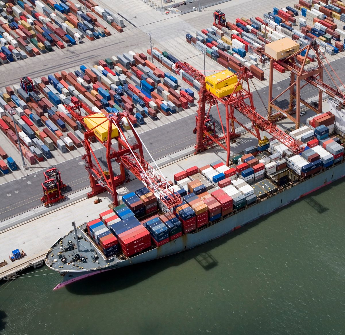 Shipping container terminal 